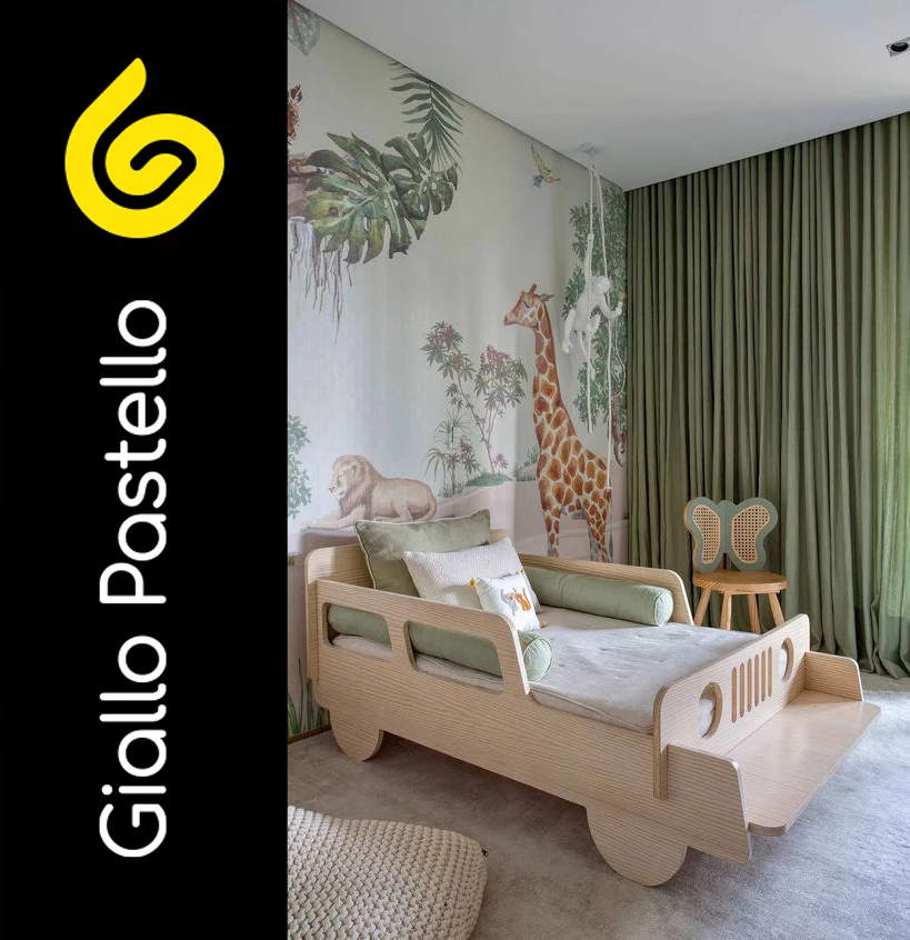 Carta da parati bambini con giraffe e vegetazione tropicale - Giallo Pastello Interior Design Brescia